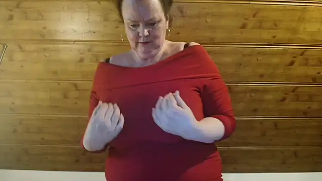 Snapshot of TiffanyMature chatting on 10.28.25 TiffanyMature online show from 10.28.25