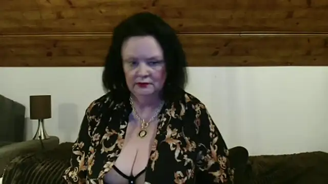 Snapshot of TiffanyMature chatting on 11.07.25 TiffanyMature online show from 11.07.25