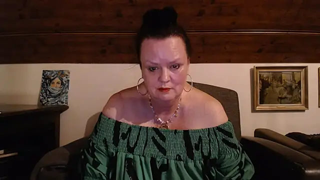 Snapshot of TiffanyMature chatting on 05.25.26 TiffanyMature online show from 05.25.26