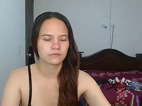 Snapshot of yarafuckass chatting on 10.21.25 yarafuckass online show from 10.21.25