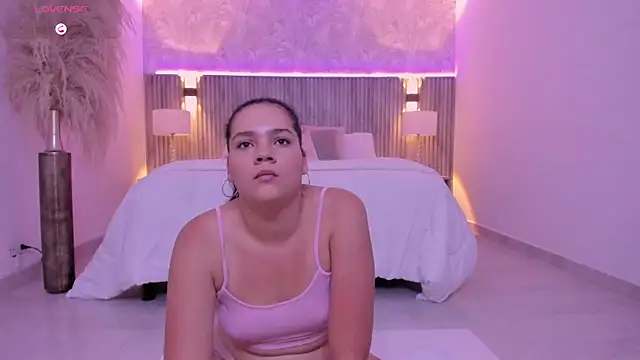 karlie small online show from 04.06.26