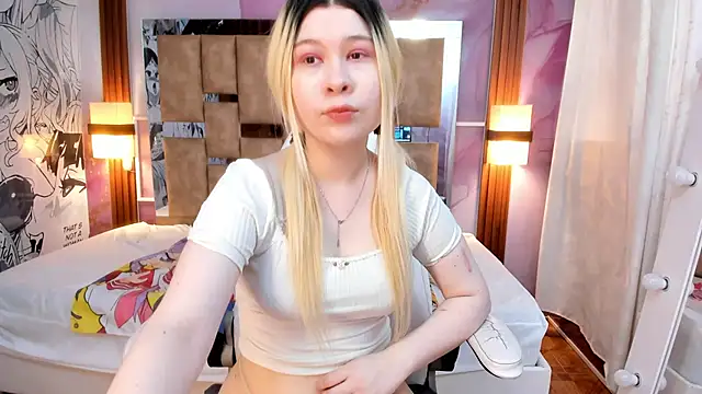 Melody Lolii online show from 09.22.25