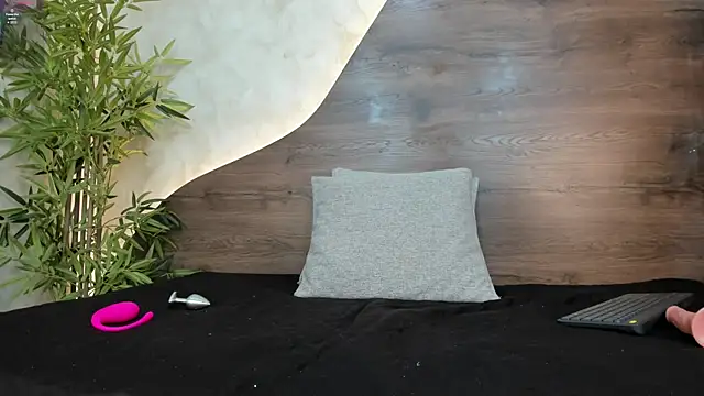 Snapshot of katia_cute chatting on 09.19.25 katia cute online show from 09.19.25