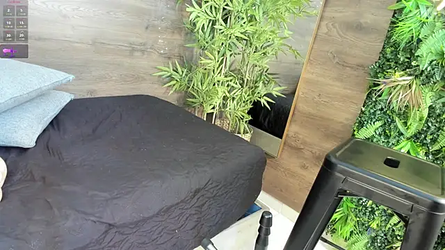 Snapshot of katia_cute chatting on 11.13.25 katia cute online show from 11.13.25