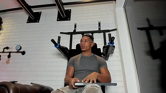 ItaloMoore online show from 10.17.25