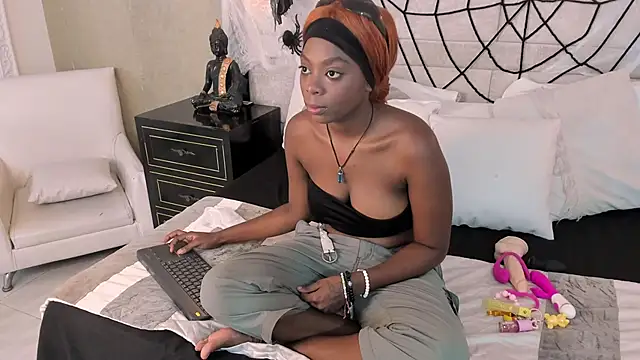 OliviaGarciaa online show from 10.12.25