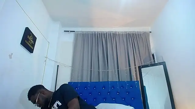 Snapshot of eebony_stallion chatting on 07.19.26 eebony stallion online show from 07.19.26