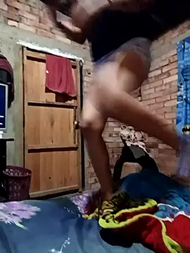 Snapshot of LUNAROSE_SEX chatting on 12.03.25 LUNAROSE SEX online show from 12.03.25