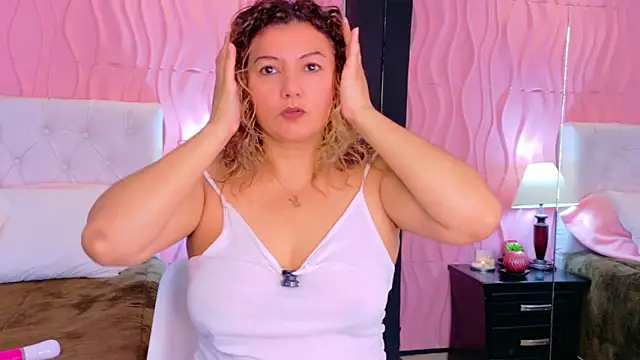 Snapshot of Nataly_Foley chatting on 02.06.26 Nataly Foley online show from 02.06.26