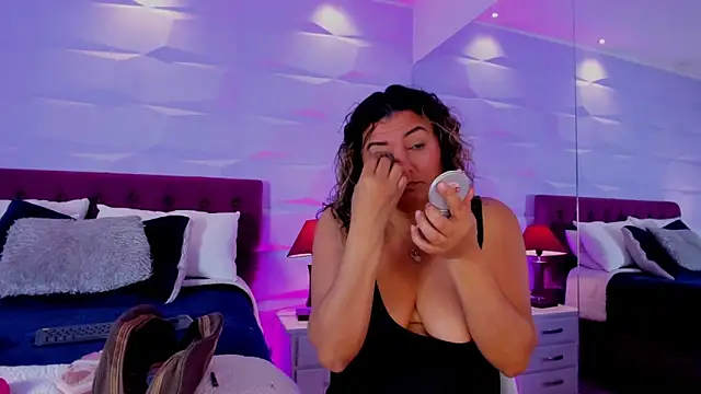 Snapshot of Nataly_Foley chatting on 02.25.26 Nataly Foley online show from 02.25.26