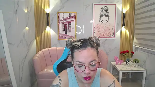 Snapshot of Jade_Jones_a chatting on 09.21.25 Jade Jones a online show from 09.21.25