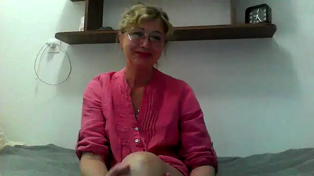 Snapshot of IrynaMolbertx chatting on 09.17.25 IrynaMolbertx online show from 09.17.25