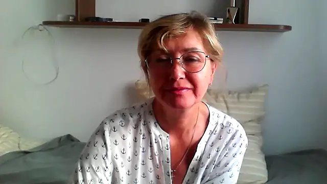 Snapshot of IrynaMolbertx chatting on 09.22.25 IrynaMolbertx online show from 09.22.25