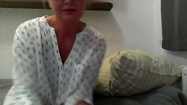 Snapshot of IrynaMolbertx chatting on 09.25.25 IrynaMolbertx online show from 09.25.25