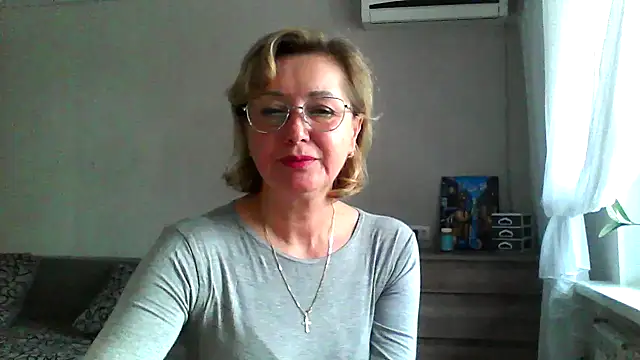 Snapshot of IrynaMolbertx chatting on 10.11.25 IrynaMolbertx online show from 10.11.25