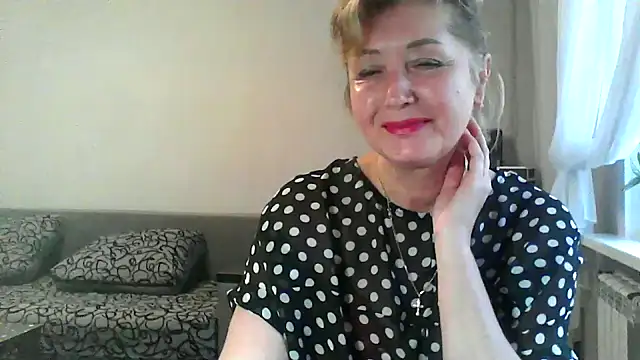 Snapshot of IrynaMolbertx chatting on 10.15.25 IrynaMolbertx online show from 10.15.25