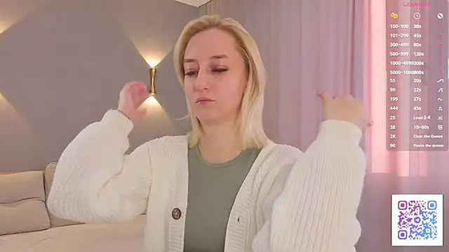 Snapshot of JodeeThu chatting on 10.31.25 JodeeThu online show from 10.31.25