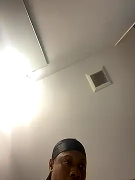 Snapshot of labishyoung25 chatting on 11.10.25 labishyoung25 online show from 11.10.25