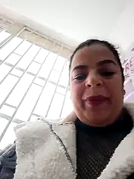 Mia-Glow online show from 01.11.26