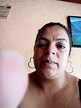 Snapshot of Mia-Glow chatting on 01.18.26 Mia-Glow online show from 01.18.26