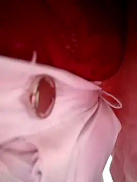 Snapshot of Mia-Glow chatting on 03.04.26 Mia-Glow online show from 03.04.26