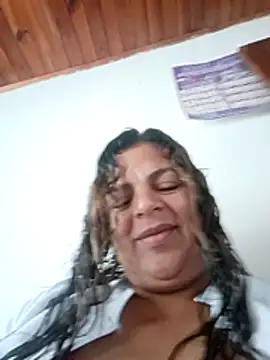 Snapshot of Mia-Glow chatting on 04.06.26 Mia-Glow online show from 04.06.26