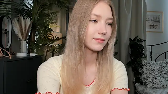 Snapshot of ChinBonnell chatting on 09.14.25 ChinBonnell online show from 09.14.25