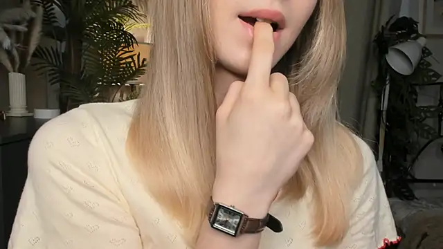 Snapshot of ChinBonnell chatting on 11.08.25 ChinBonnell online show from 11.08.25