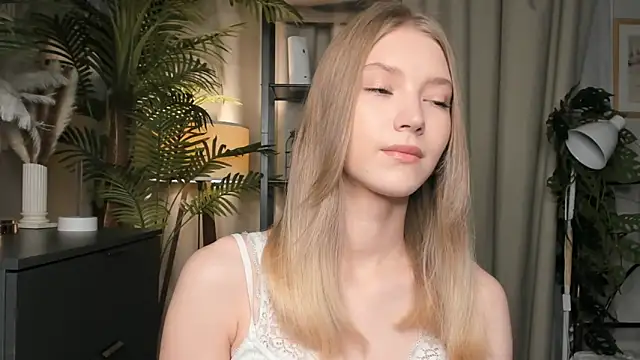 Snapshot of ChinBonnell chatting on 11.12.25 ChinBonnell online show from 11.12.25