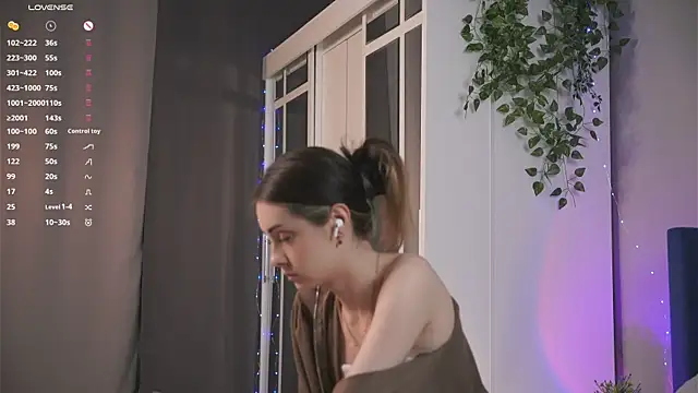 Snapshot of VernonKnapik chatting on 09.15.25 VernonKnapik online show from 09.15.25