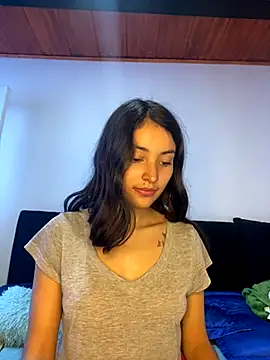 Snapshot of hotwife26 chatting on 11.22.25 hotwife26 online show from 11.22.25