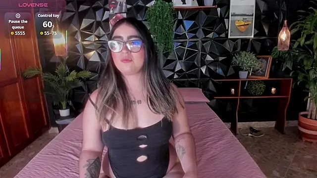 April  foxx online show from 10.06.25