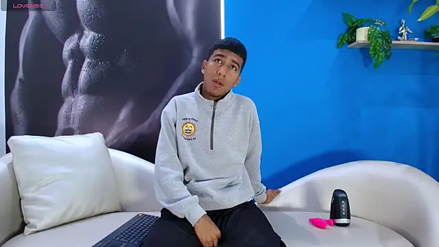 Snapshot of ender_h0t chatting on 10.09.25 ender h0t online show from 10.09.25