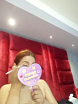 Snapshot of VictoriaFerro chatting on 04.15.26 VictoriaFerro online show from 04.15.26