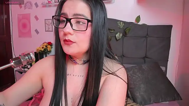 Snapshot of Fia__ chatting on 10.02.25 Fia online show from 10.02.25