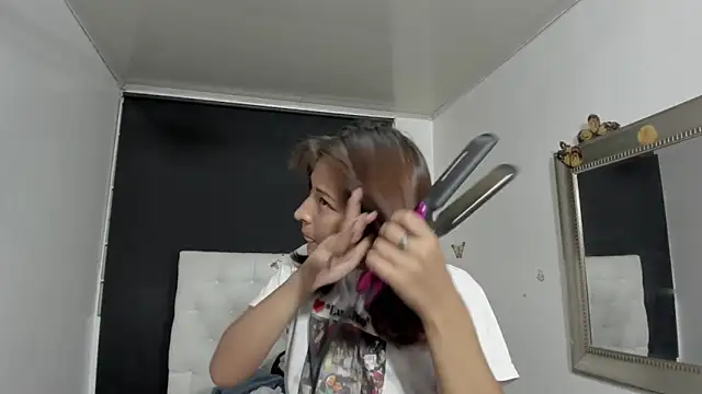 Snapshot of evelynesex chatting on 02.10.26 evelynesex online show from 02.10.26