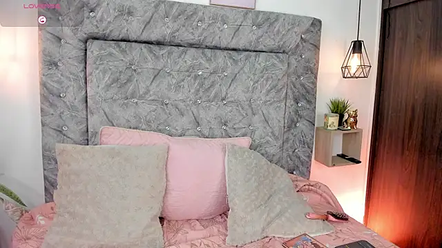 Seraphyne666 online show from 11.20.25