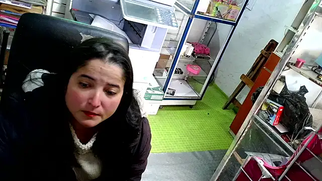 Snapshot of Ainaraazul chatting on 09.08.25 Ainaraazul online show from 09.08.25