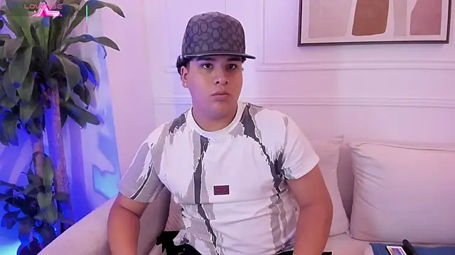 Snapshot of Naim_Bennetsex chatting on 09.23.25 Naim Bennetsex online show from 09.23.25