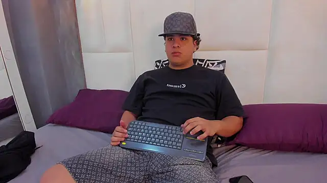 Snapshot of Naim_Bennetsex chatting on 10.03.25 Naim Bennetsex online show from 10.03.25