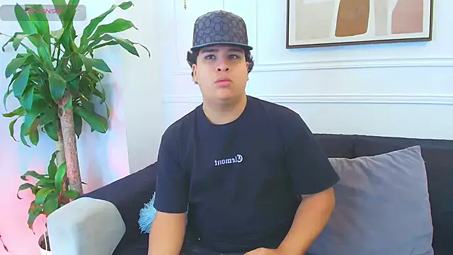 Snapshot of Naim_Bennetsex chatting on 10.27.25 Naim Bennetsex online show from 10.27.25