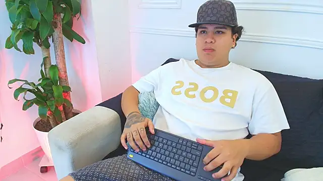 Snapshot of Naim_Bennetsex chatting on 11.08.25 Naim Bennetsex online show from 11.08.25