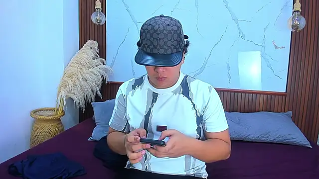 Snapshot of Naim_Bennetsex chatting on 11.13.25 Naim Bennetsex online show from 11.13.25