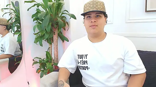 Snapshot of Naim_Bennetsex chatting on 11.14.25 Naim Bennetsex online show from 11.14.25