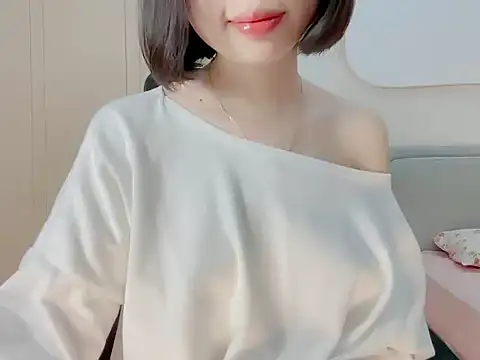 ggLovee online show from 10.17.25