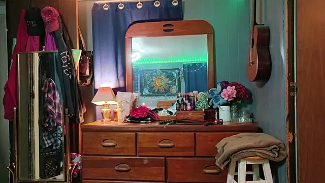 Snapshot of HotRedYeag chatting on 02.05.26 HotRedYeag online show from 02.05.26