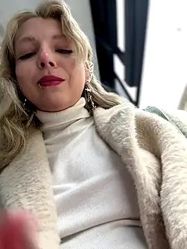 EveLittleSinner online show from 10.12.25