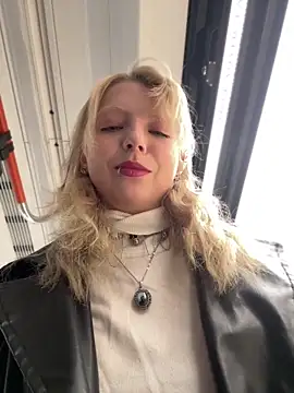 EveLittleSinner online show from 10.28.25