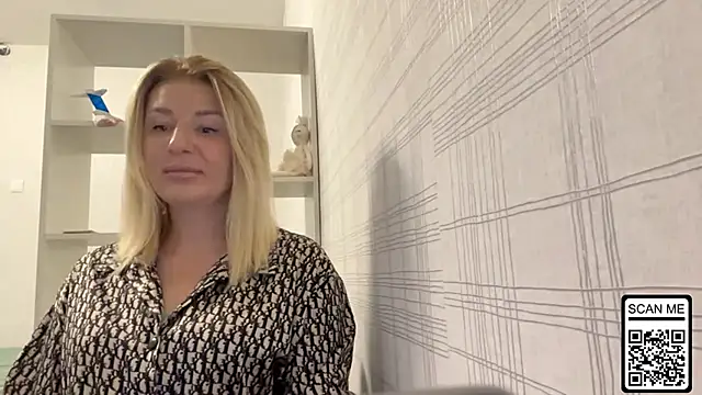 Blondie xoxoxo online show from 10.14.25