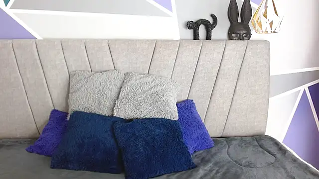 Snapshot of NatiHoran chatting on 11.27.25 NatiHoran online show from 11.27.25